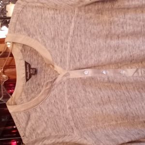 Tommy L/S Bahama size M top, Gray and Creme